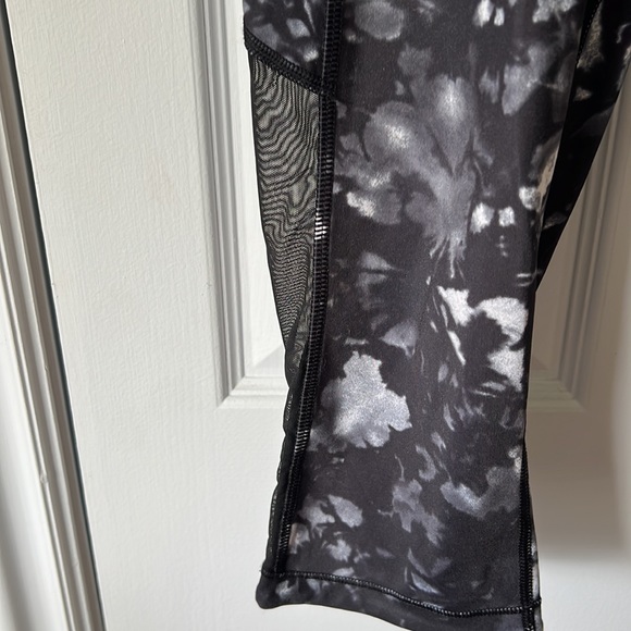 Lululemon Cropped Leggings - Picture 2 of 7